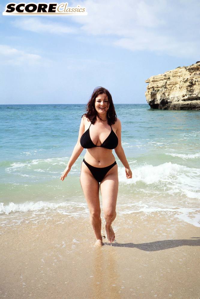 Brunette MILF Lorna Morgan releases her nice melons from bikini on a beach - #14