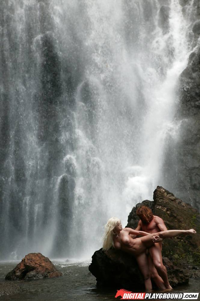 Stunning milf Jesse Jane fucks outdoor in the waterfall on cam - #16