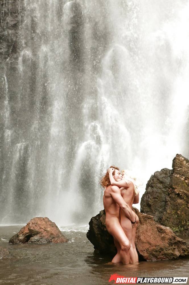 Stunning milf Jesse Jane fucks outdoor in the waterfall on cam - #4