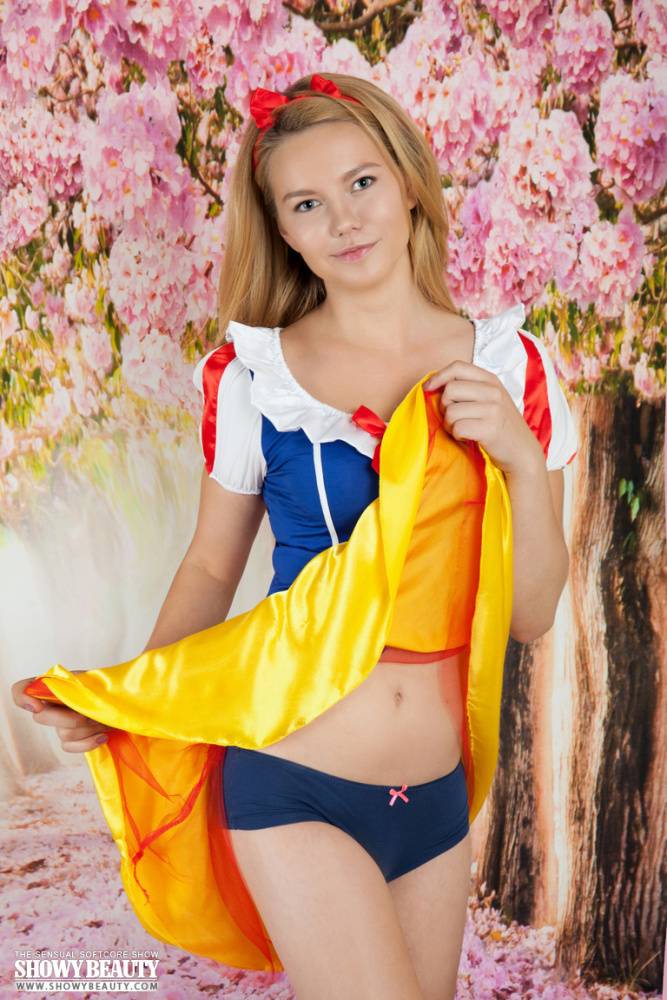 Cosplay girl Pop sheds Snow White costume to show nude pussy in knee socks - #5