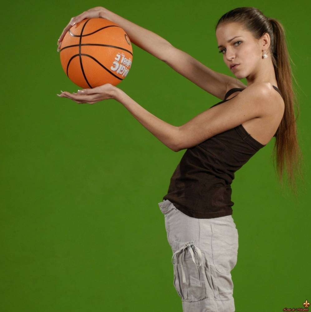 Solo girl Silvie Deluxe plays with a basketball while showing her firm tits | Photo: 666444