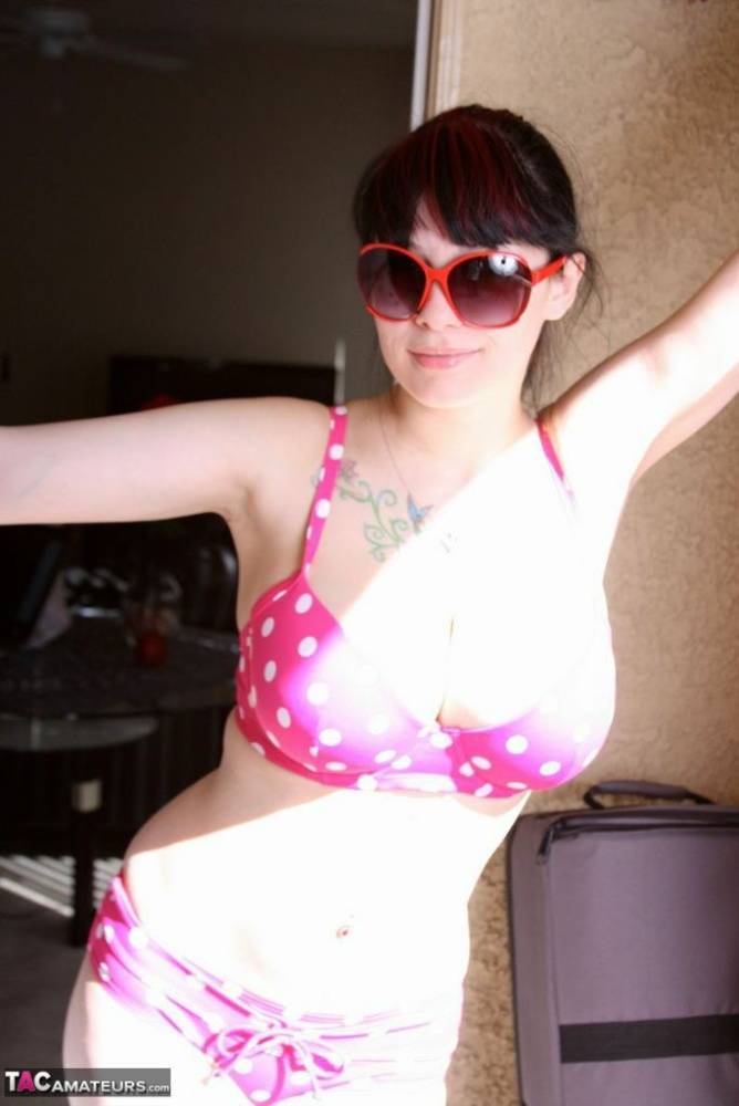 Inked amateur Susy Rocks releases her large boobs from a polka-dot bra - #13