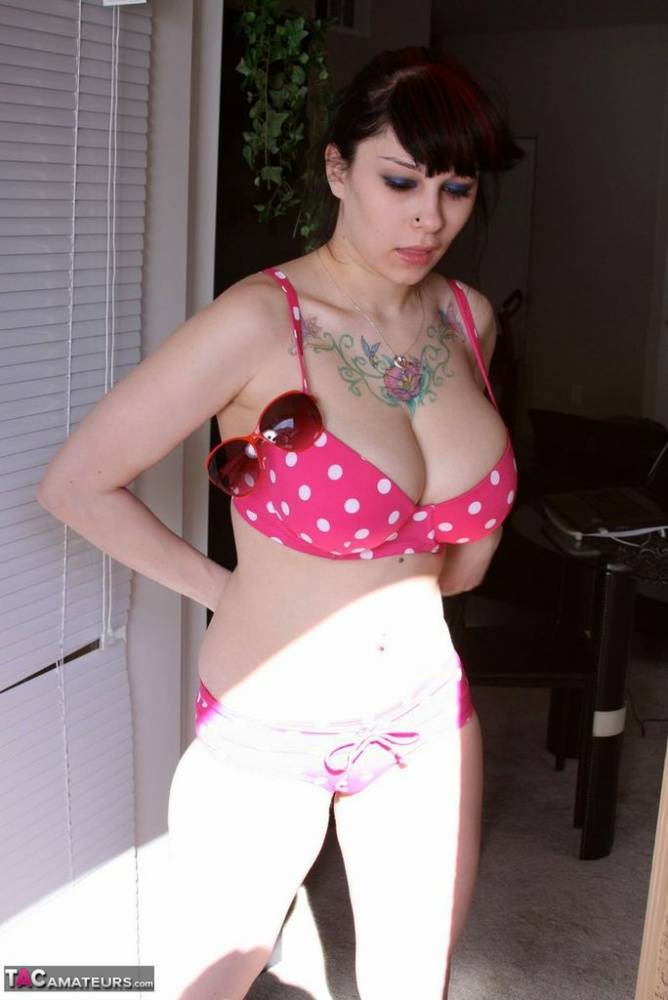 Inked amateur Susy Rocks releases her large boobs from a polka-dot bra - #16