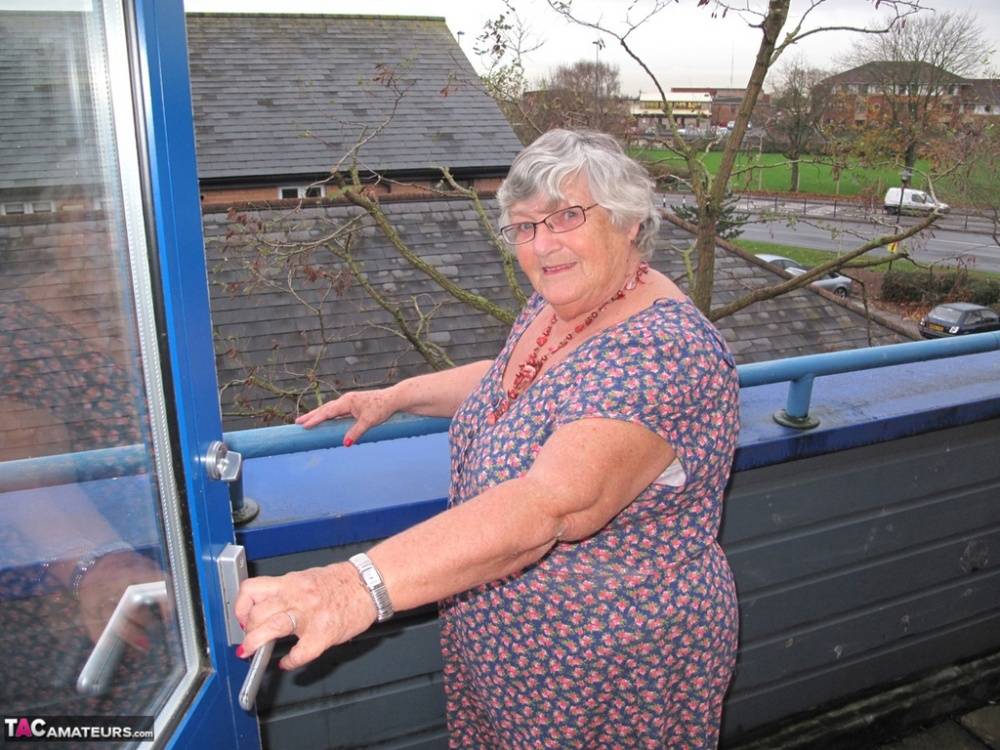 Fat UK nan Grandma Libby bares her tits on a balcony before getting butt naked | Photo: 732817