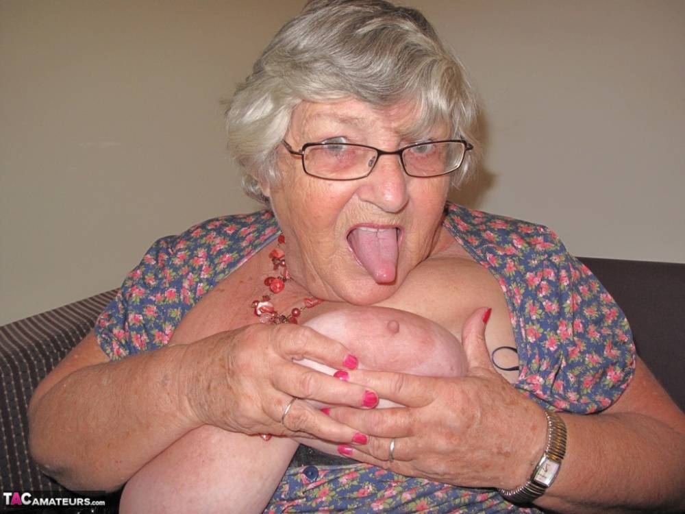 Fat UK nan Grandma Libby bares her tits on a balcony before getting butt naked | Photo: 732823