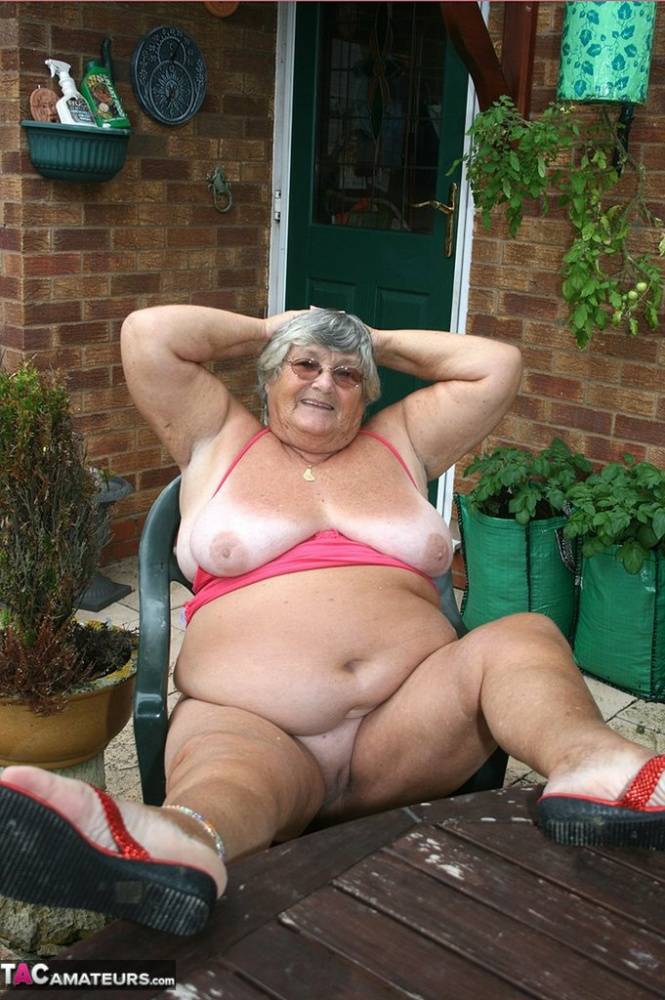 Fat oma Grandma Libby licks a nipple before baring her big ass on a patio | Photo: 732873