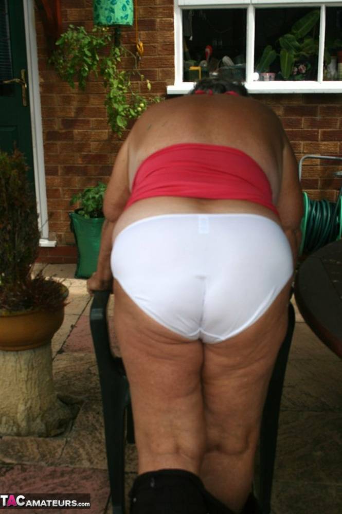 Fat oma Grandma Libby licks a nipple before baring her big ass on a patio | Photo: 732860