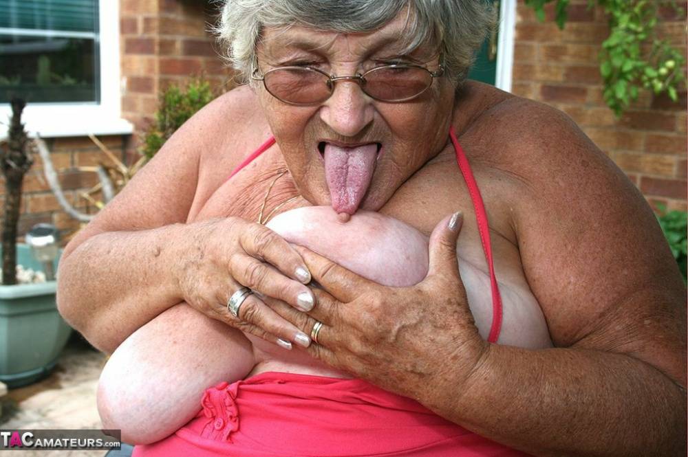 Fat oma Grandma Libby licks a nipple before baring her big ass on a patio | Photo: 732852