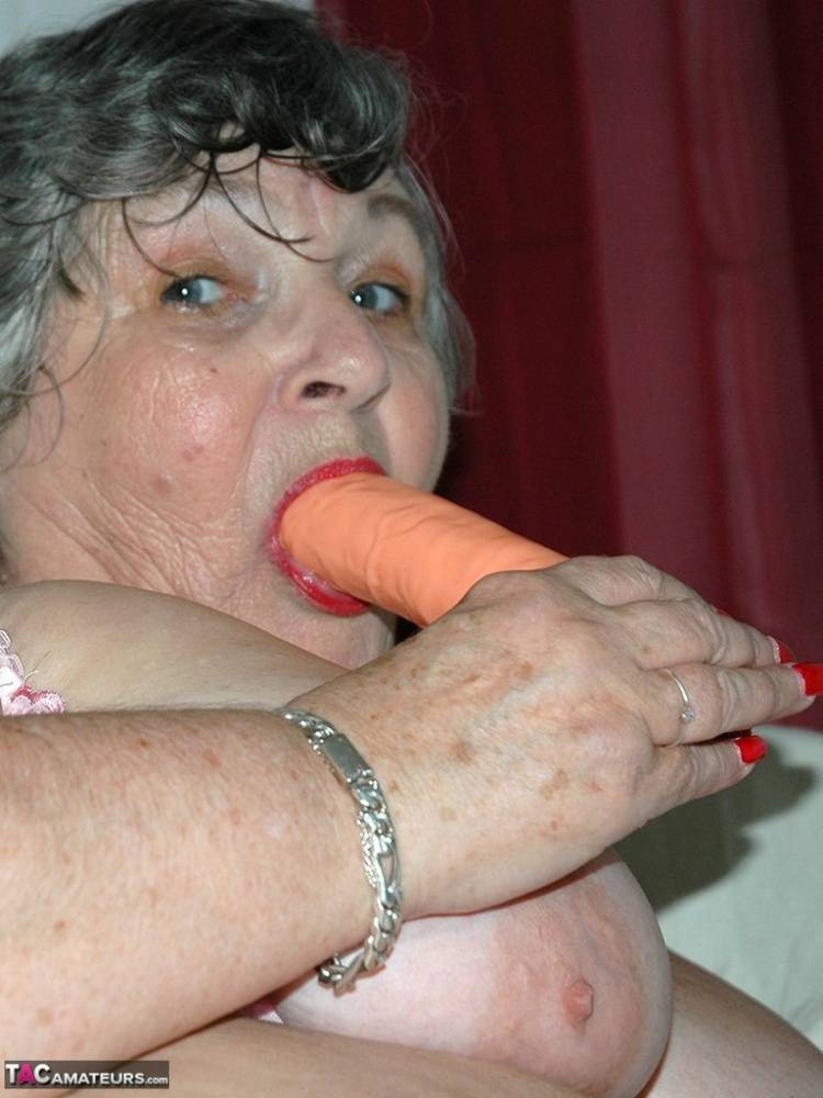 Obese old woman Grandma Libby masturbates on her bed in stockings | Photo: 733257