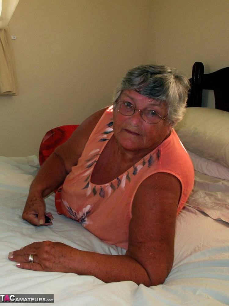 Fat old Grandma Libby licking her big nipples while spreading nude for closeup - #3