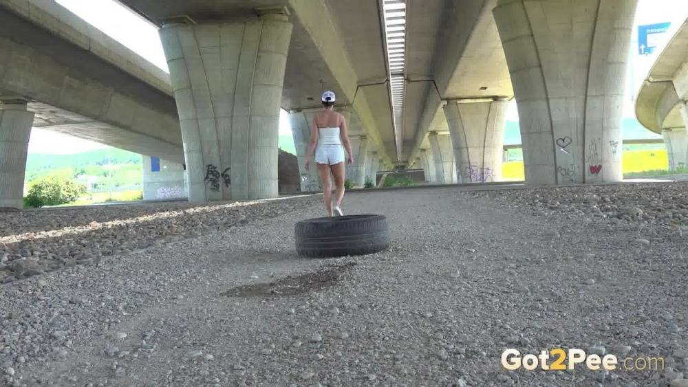 Short taken girl Chloe Lamour takes a badly needed piss underneath an overpass - #12