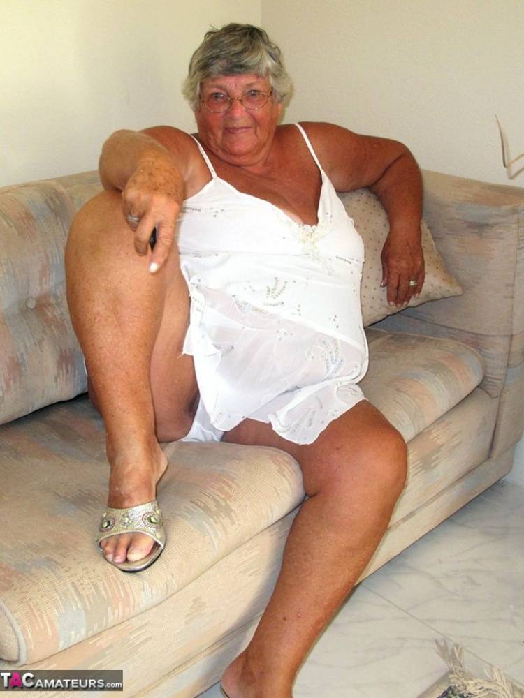 Fat lady Grandma Libby bares her saggy tits and big ass while on a couch | Photo: 792532