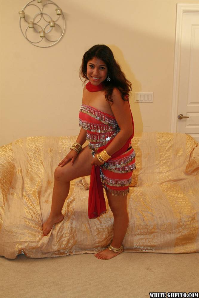 Fully clothed Indian female Shari flashing upskirt big butt - #13