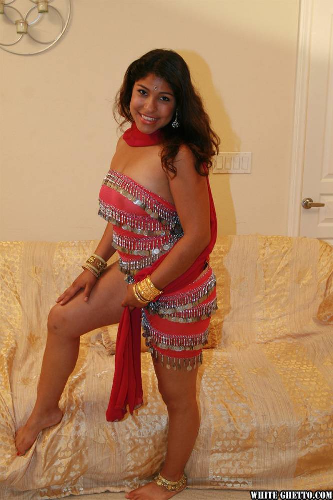 Fully clothed Indian female Shari flashing upskirt big butt | Photo: 818674