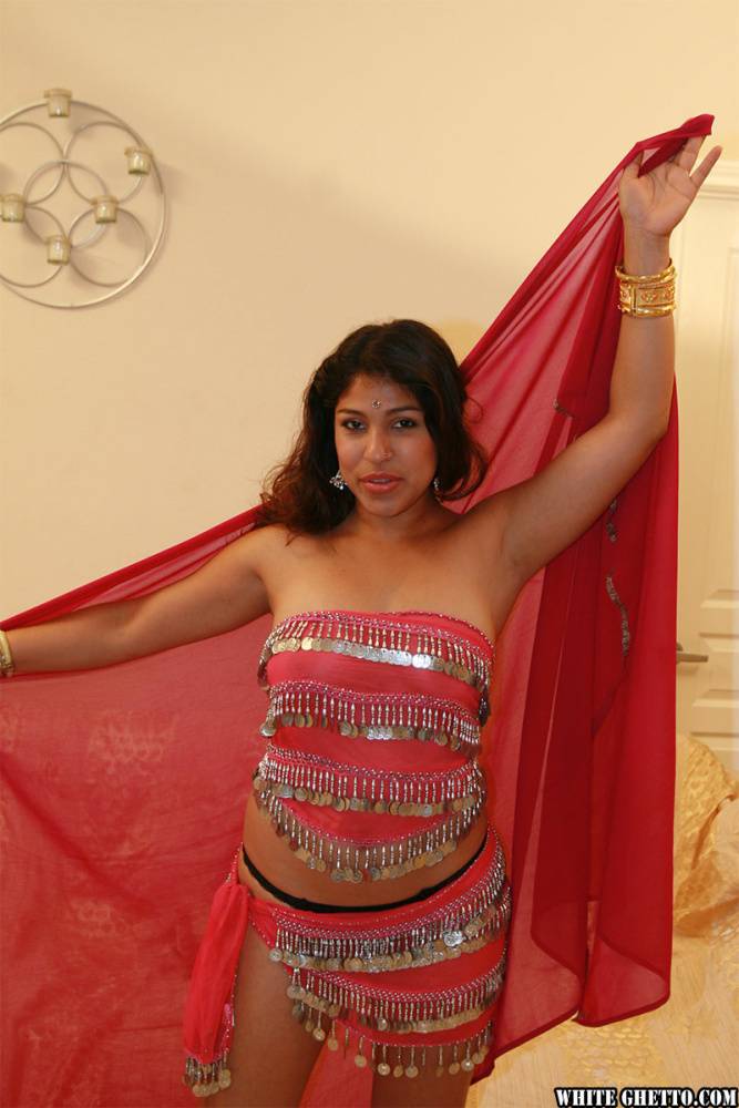 Fully clothed Indian female Shari flashing upskirt big butt - #9