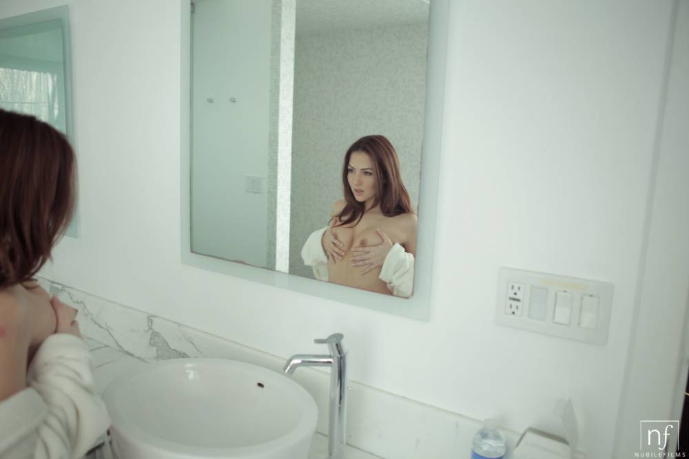 Phenomenal redhead Cassie Laine relaxing naked in the bathroom - #11