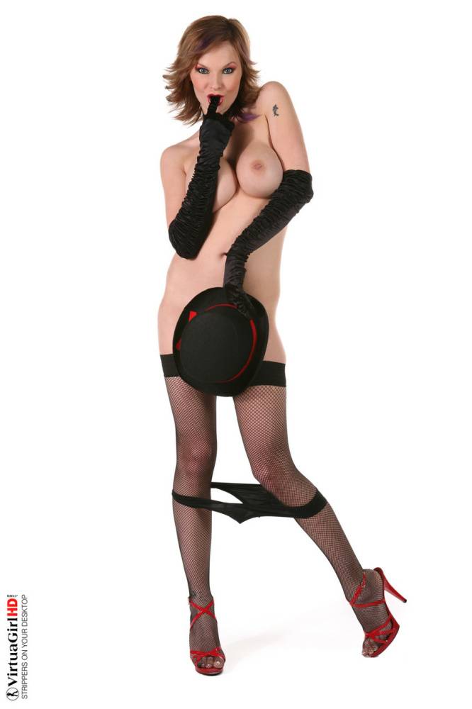 Hot girl Tarra White doffs satin corset while doing a striptease in a hat | Photo: 855846