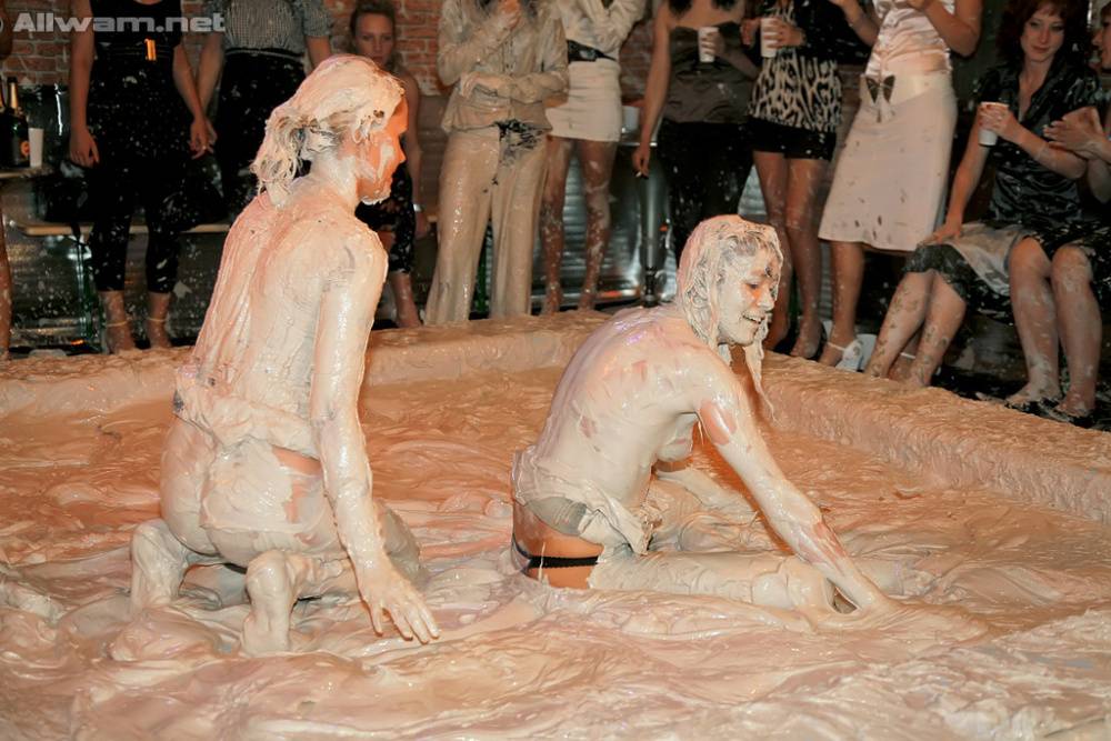Stunning fetish ladies spend some good time having a mud catfight - #5