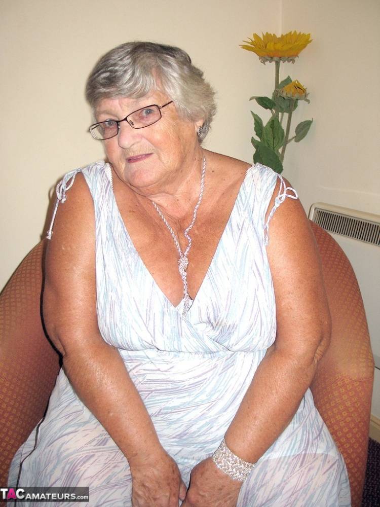 Old British woman Grandma Libby puts her obese body on display - #12