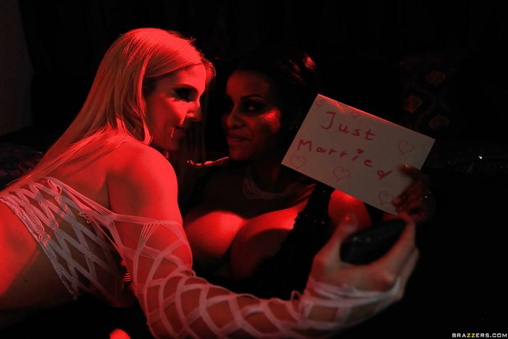 Horny strippers Christie Stevens and Mary Jean getting kinky together | Photo: 936047