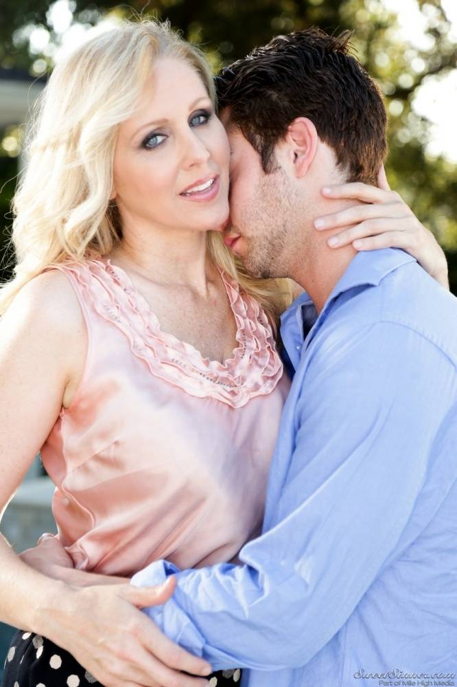 Great looking cougar Julia Ann seduces a handsome stud with her big boobs - #4
