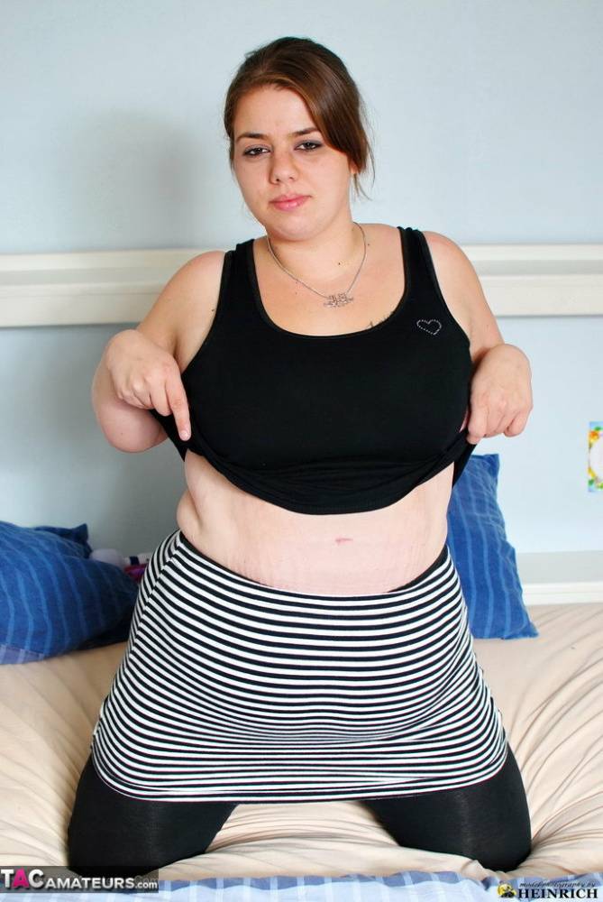 Teenage BBW reveals her big tits and nipples in her solo masturbation scene | Photo: 961320