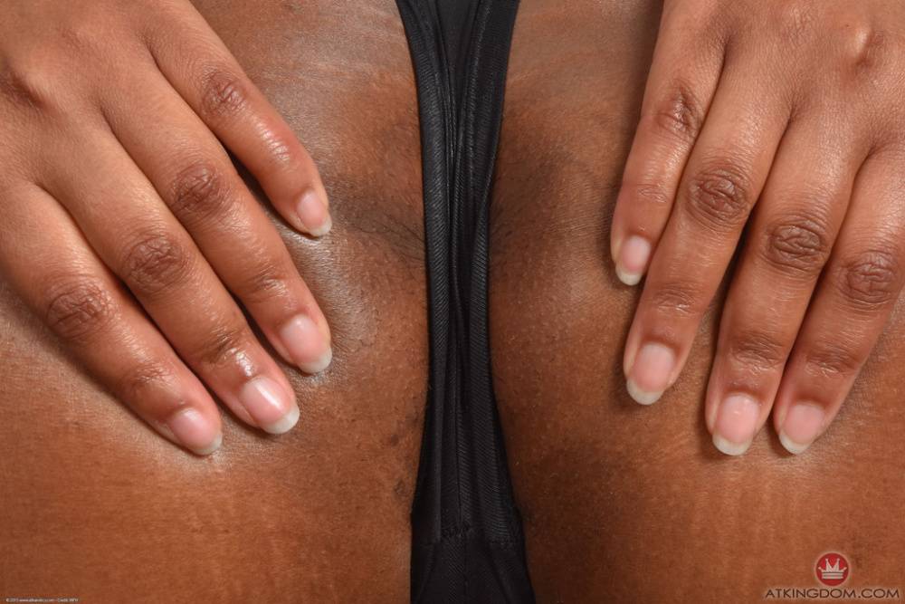 Black amateur Monique Symone bares her big ass and tits as she undresses - #12