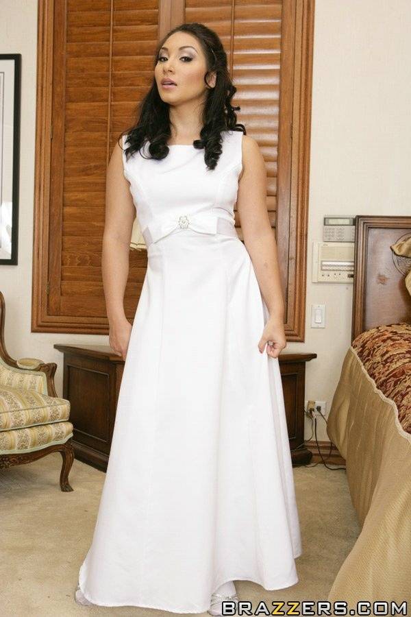 Hot wife Roxy Jezel strips off her bridal dress to feel pussy - #5