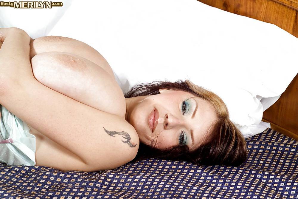 Big boob model Merilyn Sakova vaunting saggy hooters in sexy stockings - #14