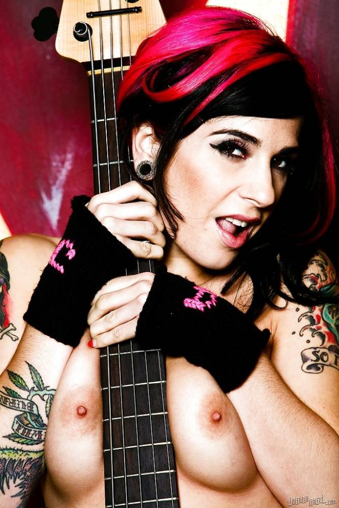 Milf babe Joanna Angel shows her big tits and hairy pussy | Photo: 1100066