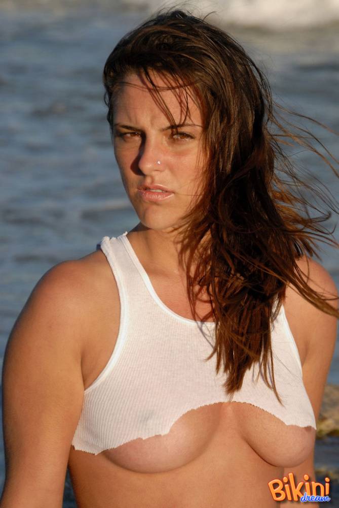 Perfect amateur brunette Veronica sunbathing at the beach - #3