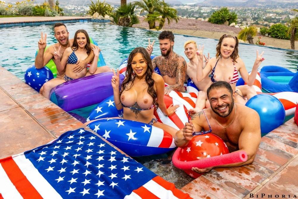 It's the 4th of July and Draven Navarro and his wife Rose Lynn are having a - #4