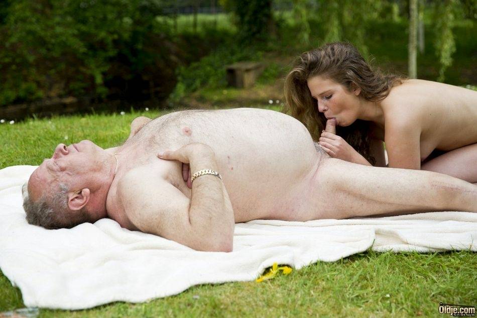 Naked young teen giving fat oldman blowjob and riding senior cock at the park - #9