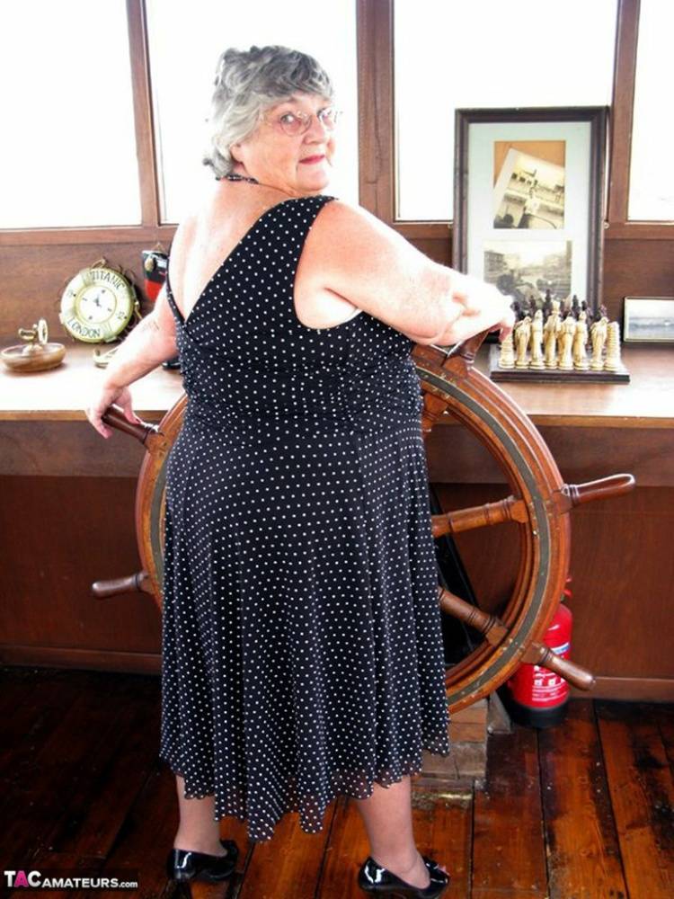 Fat British nan Grandma Libby masturbates in stockings while on board a boat - #15