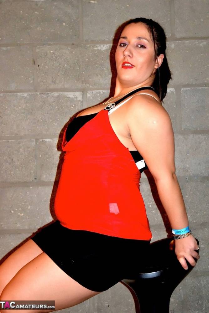 Brunette amateur Kimberly Scott twerks her big ass while removing hot lingerie - #15