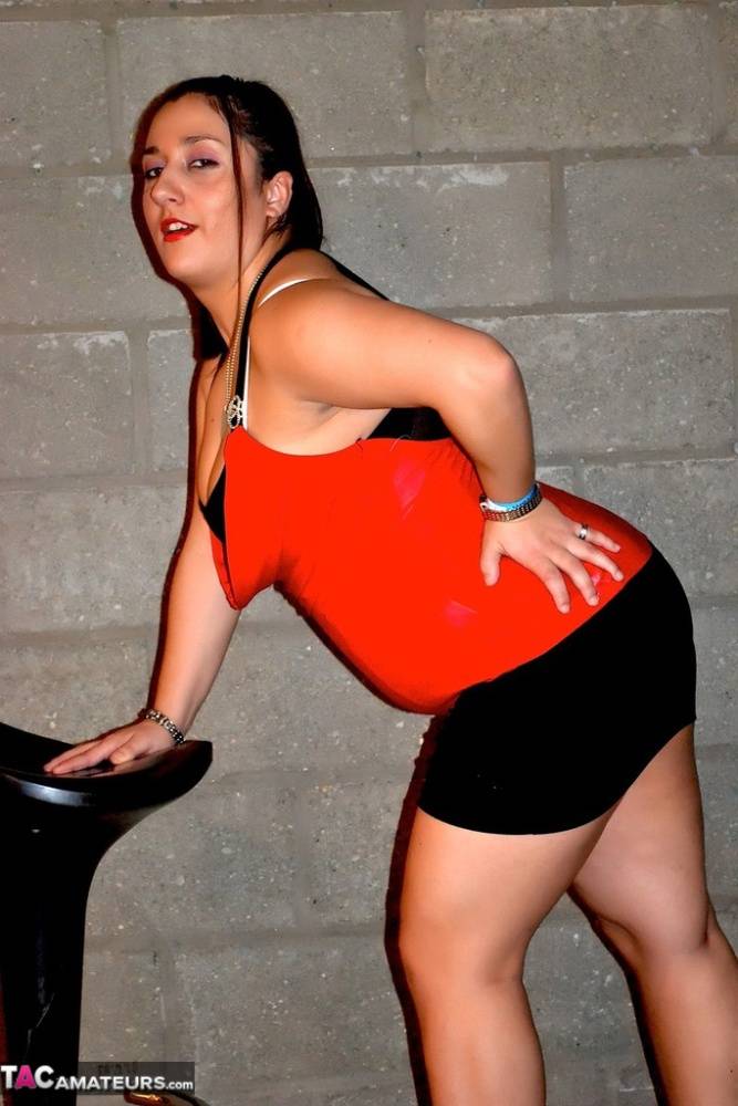 Brunette amateur Kimberly Scott twerks her big ass while removing hot lingerie - #8