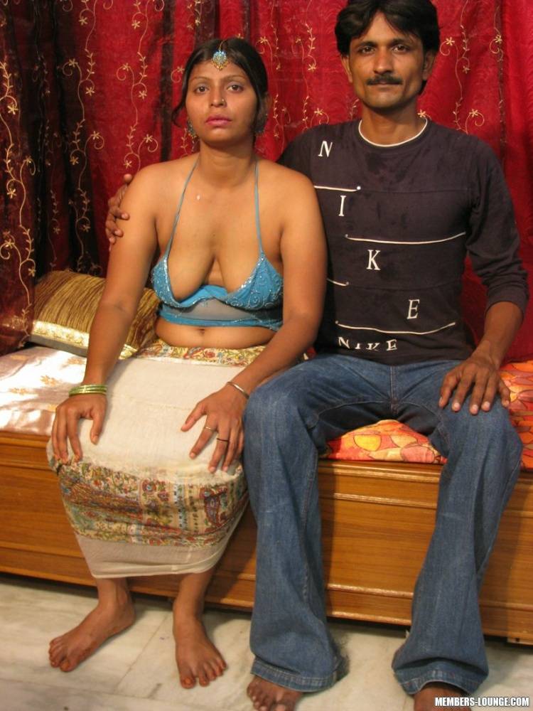 Indian Sex Lounge Undress her Please | Photo: 1224629