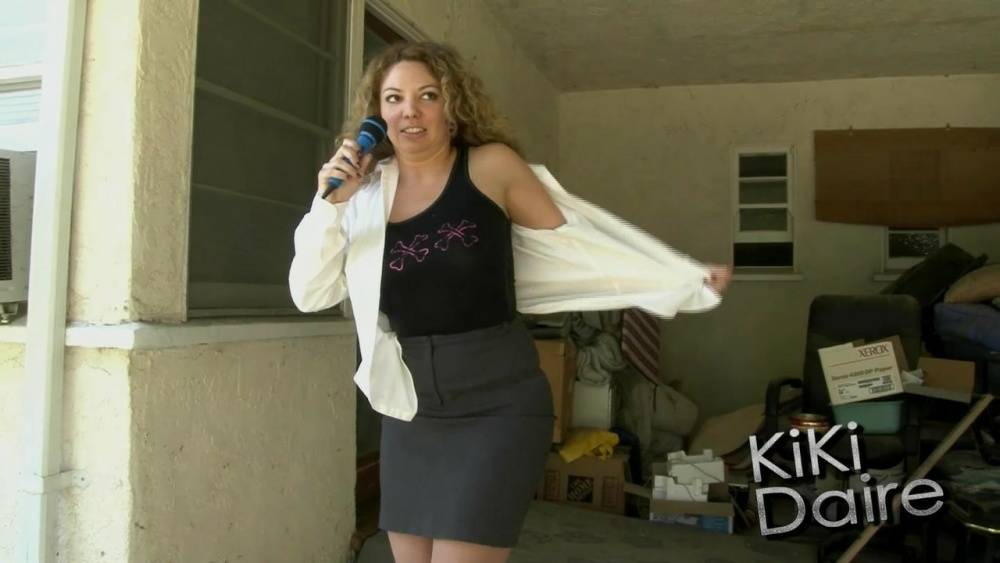 News reporter Kiki Daire strips naked during a live broadcast - #4