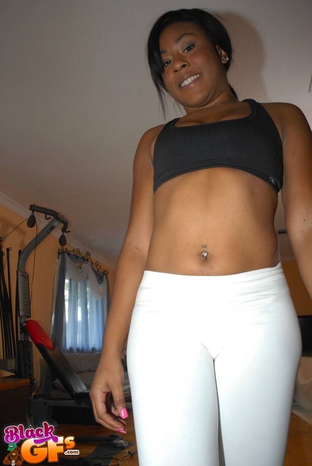 Curvaceous ebony siren takes off her white yoga pants and shows off her cunt | Photo: 1285855