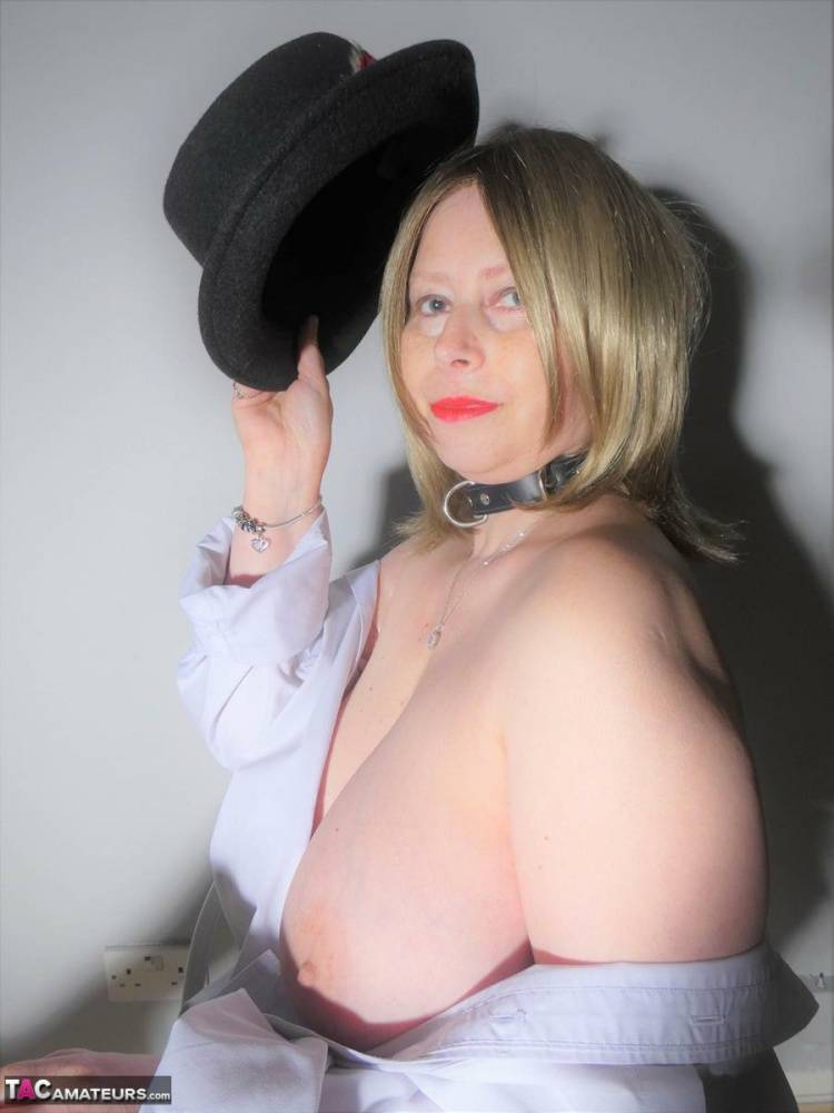Older blonde BBW Posh Sophia exposes her huge tits and twat during a solo gig | Photo: 1303300