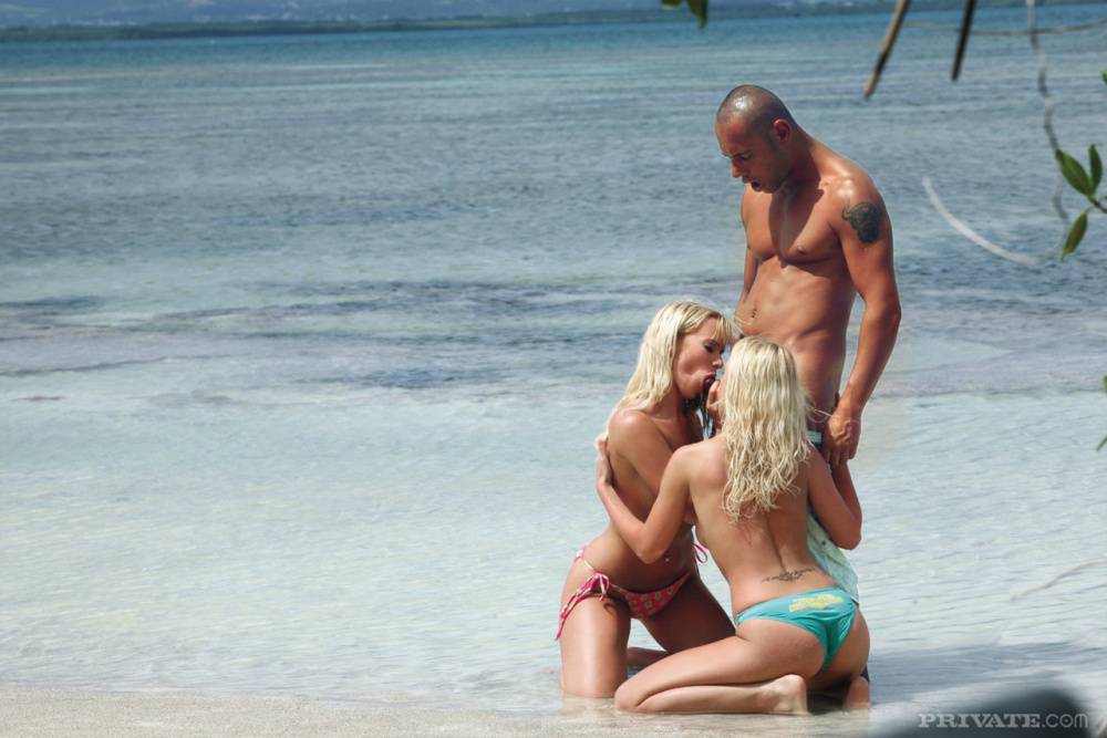 Natural blondes Cindy Dollar & Carla Cox have a threesome in shallow sea water - #8