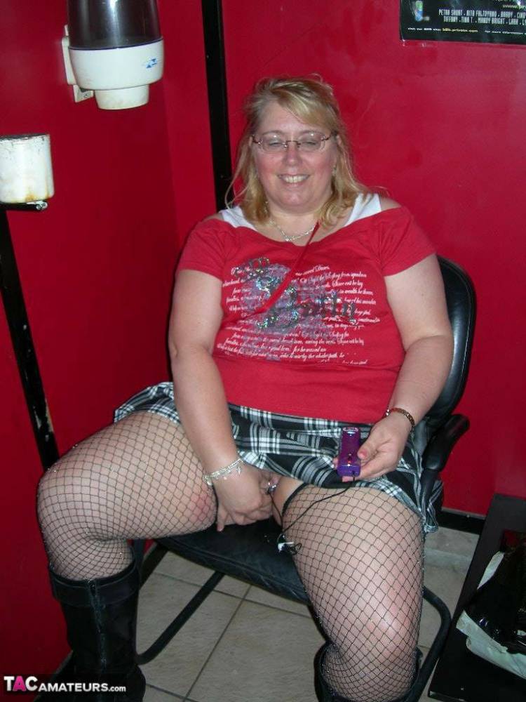 Fat UK blonde Lexie Cummings exposes herself in public before masturbating | Photo: 1371003