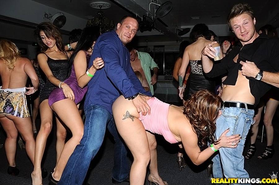 A groups of drunk chicks coordinate the craziest group sex scene - #1
