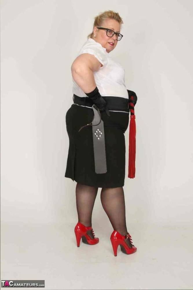 Obese UK blonde Lexie Cummings displays her pierced twat in gloves and nylons - #16
