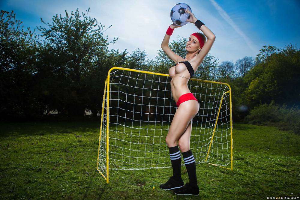 Erica Fontes is showing off with her girlfriend while playing soccer | Photo: 1419052