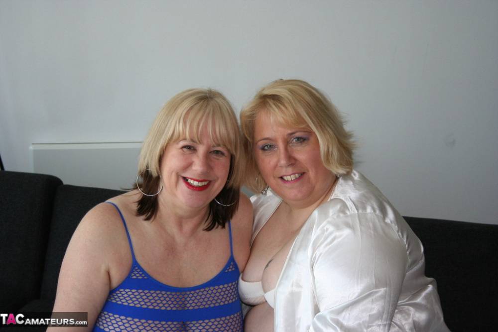 Fat British woman Lexie Cummings and her lesbian girlfriend lick pussies - #12