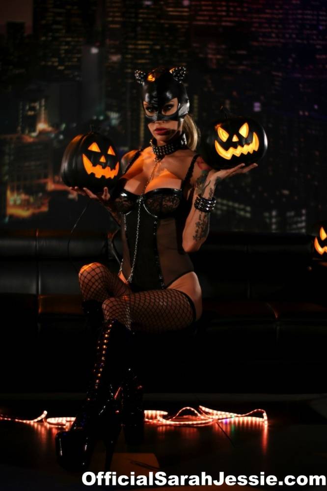 Tattooed chick Sarah Jessie exposes her tits and twat in a Catwoman mask - #4