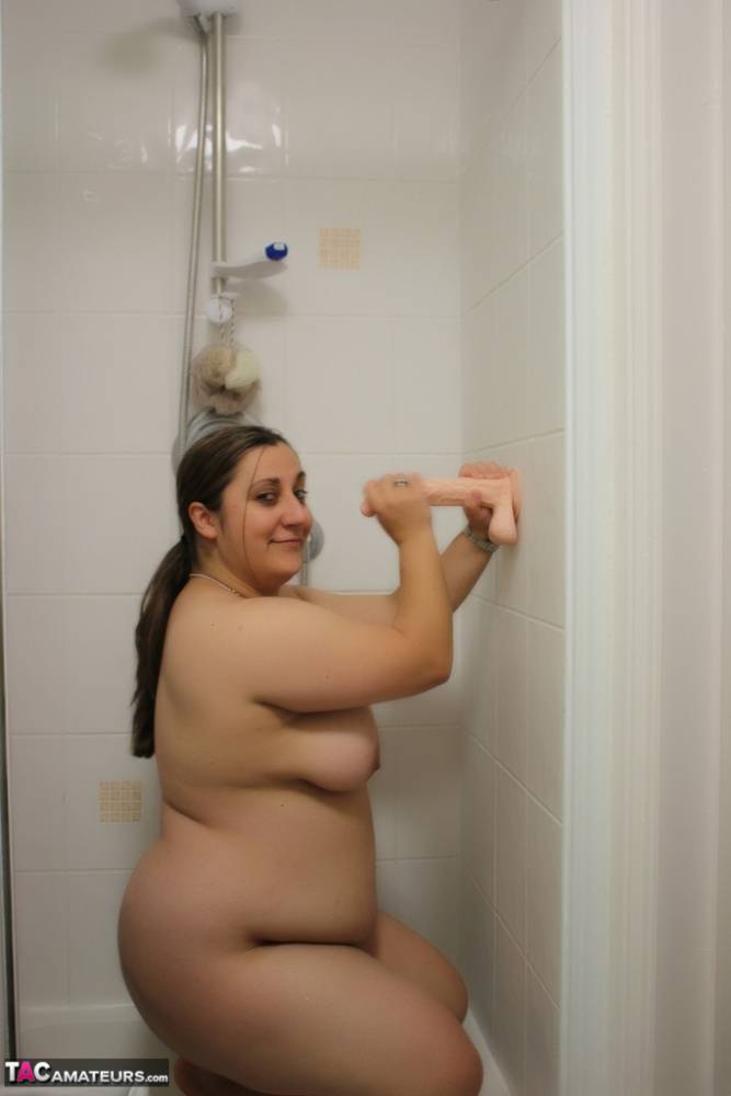 Amateur BBW Kimberly Scott sucks a suction dildo while taking a shower | Photo: 1458815