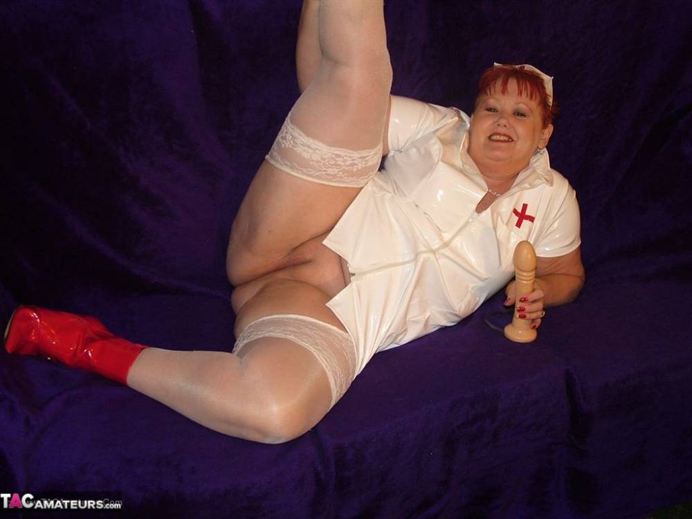 Mature redheaded nurse Valgasmic Exposed exposes herself during dildo play | Photo: 1521804