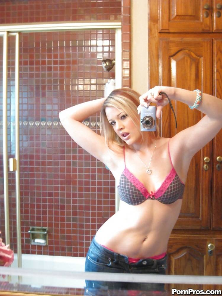 Hot babe Jasmine Jolie makes amateur shots of herself naked - #11